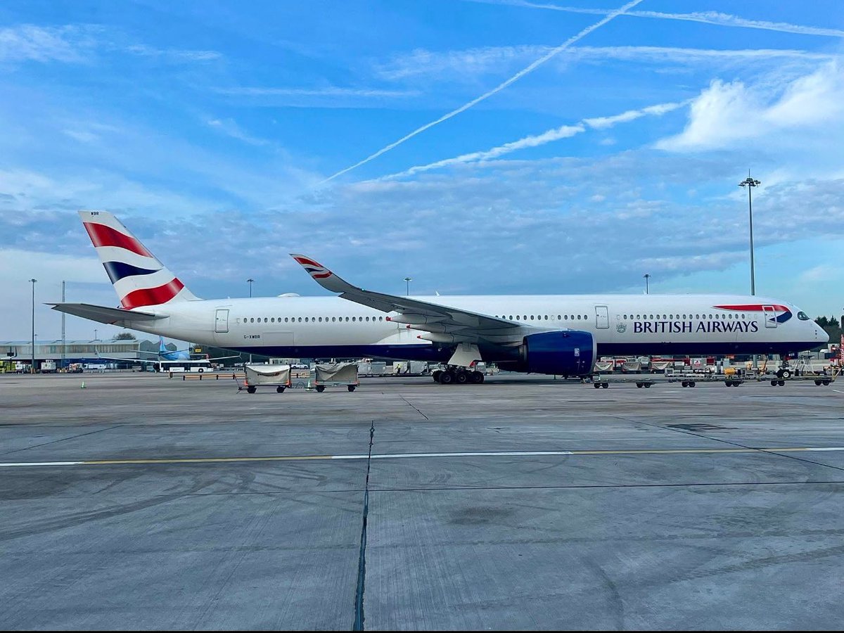 dylan03ss's tweet photo. BA(777) Diverted from LH! 😍🫶🏻❤️✈️

#livingthedream #aviation #photography https://t.co/qMnivfV2Tl