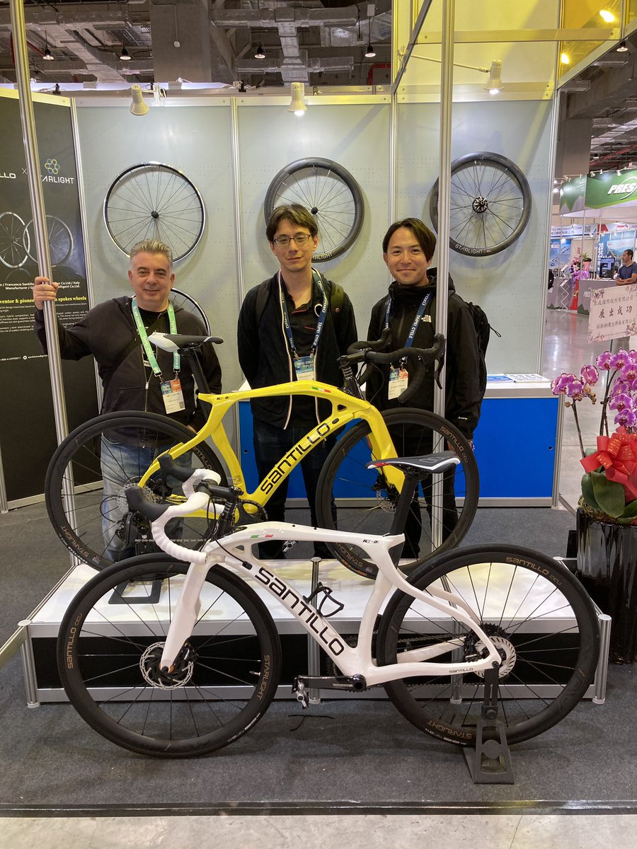 SantilloCicli's tweet photo. 再会

#サンティッロ  #santillo  #rb01e #ebike #台北サイクルショー #taipeicycleshow  #台北自行車展 #台北自行車展  #試駕 #平塚吉光 https://t.co/sXcIbzXoPz