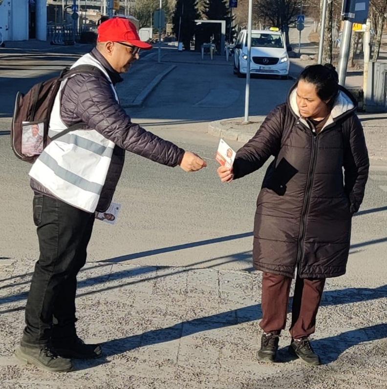 Campaigning at Espoo Keskus 
#your_candidate_nagendra_singh #kaikenvoitehdäreilummin #votesdp #kuntavaalit2025 #aluevaalit2025 #523forEspoo and #2706forLänsiUusimaa