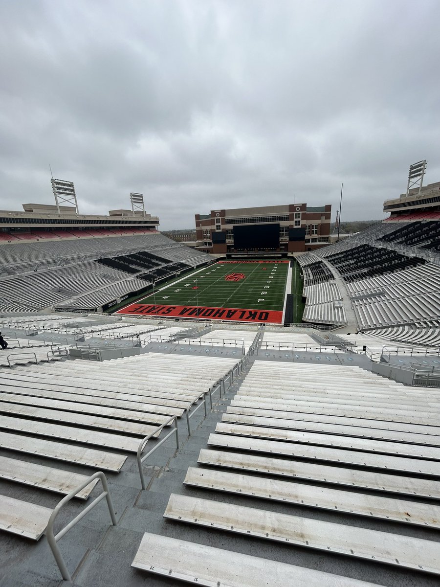Heir_Hunter1's tweet photo. Guns up! #Orangeistheanswer Had a fun time stopping by @CowboyFB and hearing from @CoachGundy  Thanks again @CoachZAllen @Josh_Gonzales2 @doug_meacham  We had a blast are looking for to the future. @Duncanville_FB @DaRealCoachG @Coach_Lavender https://t.co/dOXt17gIY0
