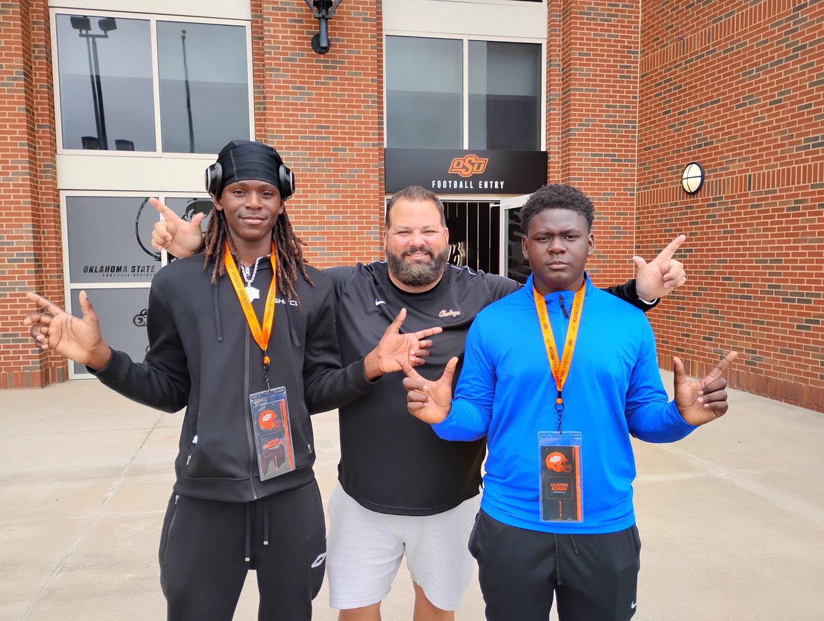 Heir_Hunter1's tweet photo. Guns up! #Orangeistheanswer Had a fun time stopping by @CowboyFB and hearing from @CoachGundy  Thanks again @CoachZAllen @Josh_Gonzales2 @doug_meacham  We had a blast are looking for to the future. @Duncanville_FB @DaRealCoachG @Coach_Lavender https://t.co/dOXt17gIY0