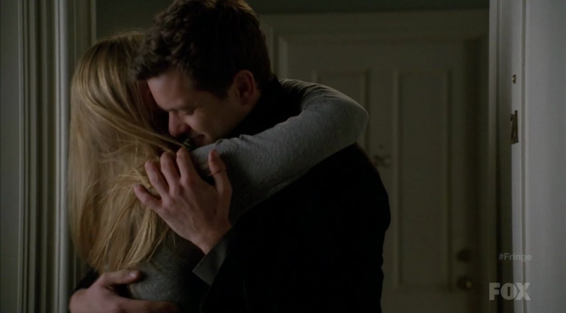 dunhamsbeckett's tweet photo. hugs in fringe <3 https://t.co/IU8w08mCKs