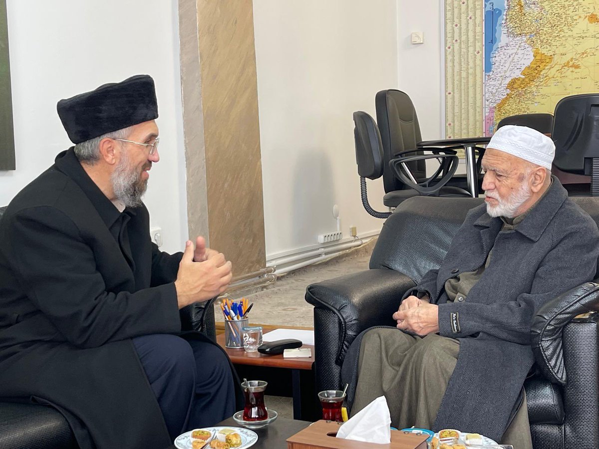 Elhamdulillah. Osmanlı tebası olmakla iftihar eden Şam ulemasının varisi, mücahid allame Usame er-Rifai hocamızın Suriye baş müftüsü olması EHL-İ SÜNNET’in BİLAD-I ŞAM’ın fethinden sonra ikinci BÜYÜK ZAFERİDİR. Allah Teala’nın inayetiyle üçüncü ZAFER KUDÜS’ün FETHİ OLACAKTIR.