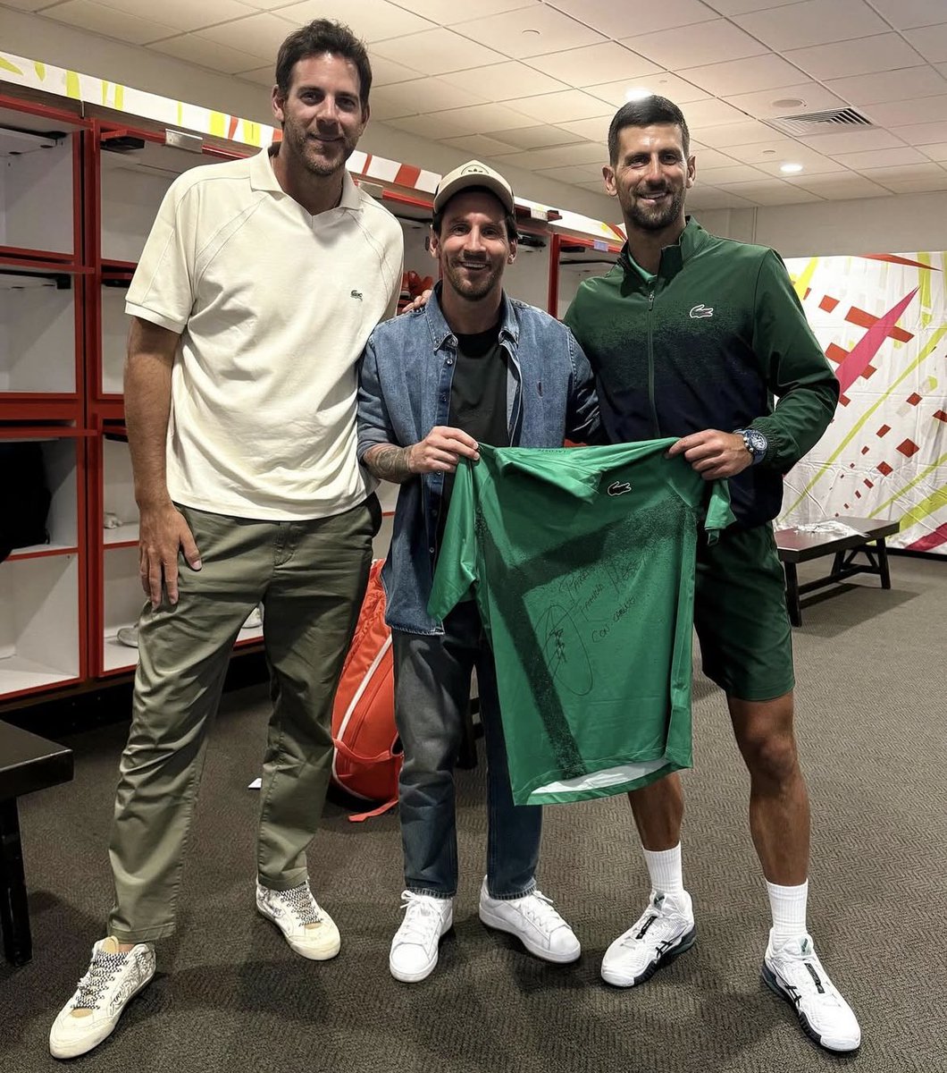 Tenisudamerica's tweet photo. Váyanse todos al carajo

La mejor foto en la historia del deporte https://t.co/Kk9lfLB1zB