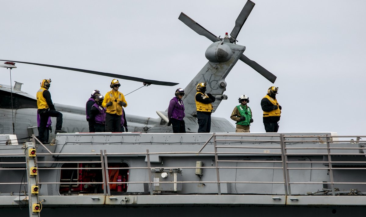 U.S. Pacific Fleet (@uspacificfleet) on Twitter photo <a href="/NASA/">NASA</a> <a href="/USNavy/">U.S. Navy</a> <a href="/SurfaceWarriors/">Naval Surface Forces</a> <a href="/US3rdFleet/">U.S. 3rd Fleet</a> <a href="/INDOPACOM/">U.S. Indo-Pacific Command</a> .<a href="/USNavy/">U.S. Navy</a> Sailors assigned to #USSSomerset & Helicopter Sea Combat Squadron (HSC) 23 conduct flight ops during <a href="/NASA/">NASA</a> URT 12, March 26.
More photos 👇:
dvidshub.net/image/8941377/…
📍: Pacific Ocean
📸: MC2 Nettie Mae Manfull
#FlyNavy #SurfaceWarriors <a href="/NASA/">NASA</a> <a href="/USNavy/">U.S. Navy</a> <a href="/SurfaceWarriors/">Naval Surface Forces</a> <a href="/US3rdFleet/">U.S. 3rd Fleet</a> <a href="/INDOPACOM/">U.S. Indo-Pacific Command</a> .<a href="/USNavy/">U.S. Navy</a> Sailors assigned to #USSSomerset & Helicopter Sea Combat Squadron (HSC) 23 conduct flight ops during <a href="/NASA/">NASA</a> URT 12, March 26.
More photos 👇:
dvidshub.net/image/8941377/…
📍: Pacific Ocean
📸: MC2 Nettie Mae Manfull
#FlyNavy #SurfaceWarriors