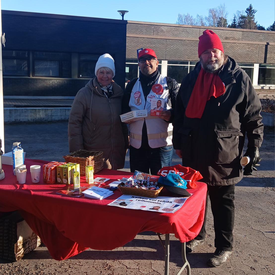 Campaigning at Espoonlahti 
#523forEspoo #2706forLänsiUusimaa #kaikenvoitehdäreilummin #your_candidate_nagendra_singh #municipalelections2025 #regionalelections2025 #localelections #finlandvotes #votesdp