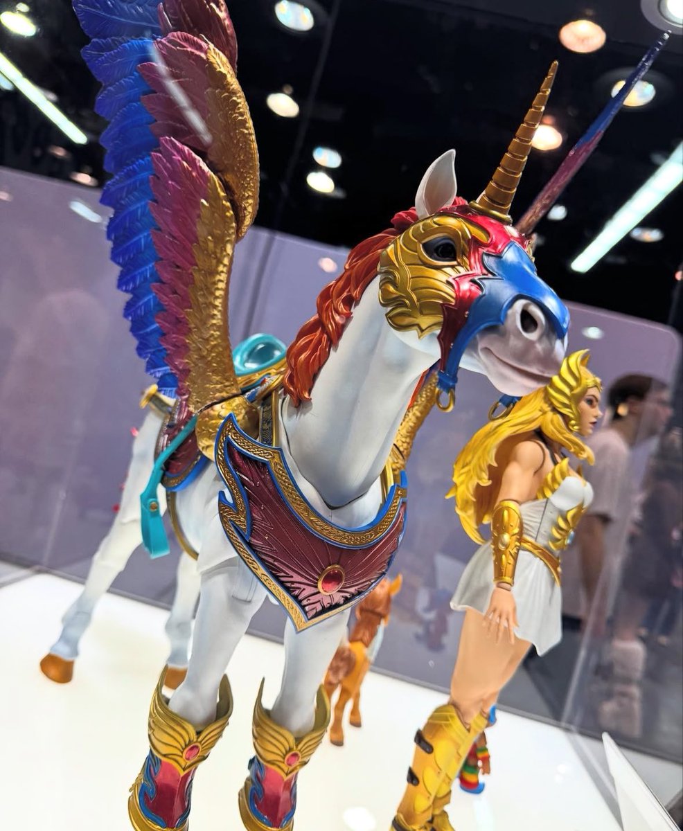 WorldsGeeks's tweet photo. The @mondonews SHE-RA & SWIFTWIND 1:6th
REVEAL AT WONDERCON 2025!
#mondo #mondotoys #shera #swiftwind #toyshiz #wondercon #wondercon #SheRa40thAnniversary #SheRa #SheRaPrincessOfPower #SheRaAndThePrincessesOfPower #Catra #Catradora #Adora #SPOP #SheRaFanArt #Glimmer #Bow #Entrapta #Mermista #Perfuma #Scorpia #Hordak #ShadowWeaver #Frosta #Netossa #Spinnerella #SheRa40Aniversario #SheRaPrincesaDelPoder #CatraYAdora #MaestrosDelUniverso #SheRaFanArt #WonderCon #Wondercon2025