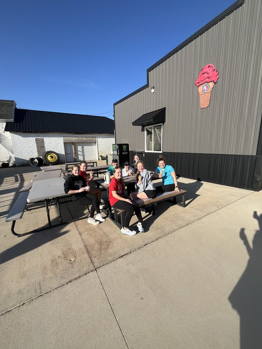 2 weeks of practice complete! Celebrated with some ice cream 🍦