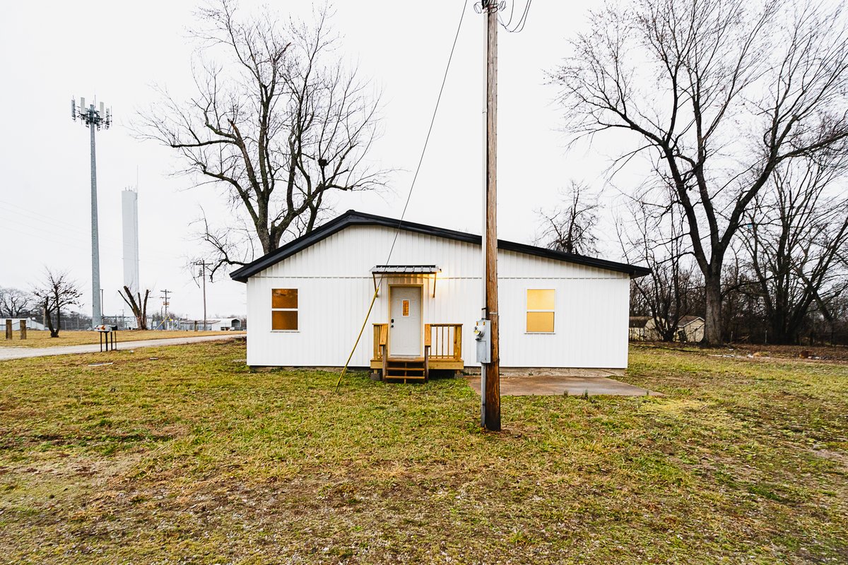 denverwade's tweet photo. 💥Price Reduction💥

Check out this great 2 bed 2 bath home in Pomona, MO. 🏠✨ 

This property has been completely remodeled and is close to the West Plains Regional Airport (KUNO). 
Details: https://t.co/R6vcd5AFQT 
#HomeSweetHome #WildHillsRealty https://t.co/MTZDDcrYMn