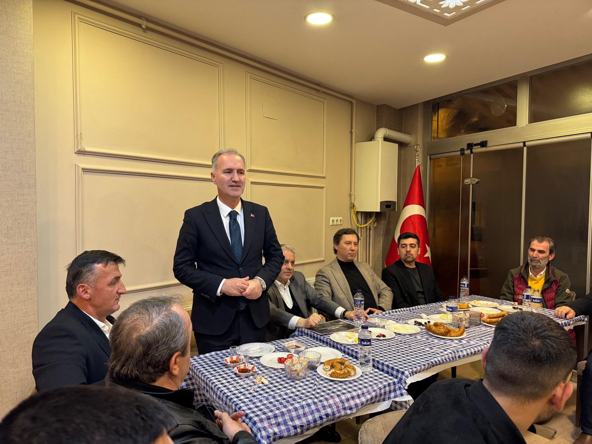inegolakgenc's tweet photo. İnegöl AK Parti Gençlik Kolları Olarak İlçe Başkanımız Sn.Mustafa DURMUŞ , Milletvekilimiz Sn. Ayhan SALMAN , Belediye Başkanımız Sn. Alper TABAN , Gençlik Kolları Başkanımız Sn. Sadık ÜNALAN katılımlarıyla genç kardeşlerimizle sahur programı programında bir araya geldik. 

. https://t.co/0R8OQ4CcGX
