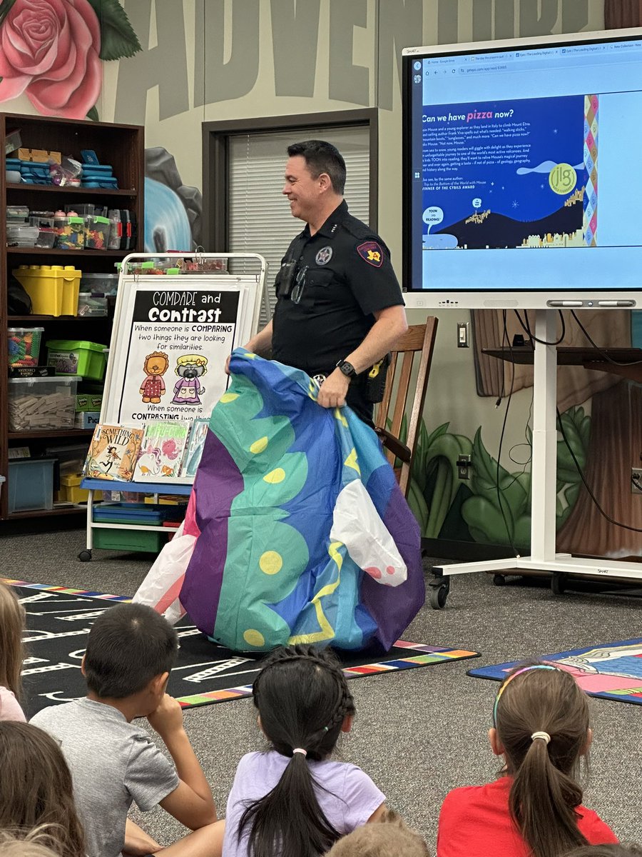 Our students are protected and today were entertained by our amazing SRO officer. Thank you so much Officer Parrott 👮 #TomballReads #CougarsRead <a href="/TISDTCES/">Timber Creek Elementary</a>