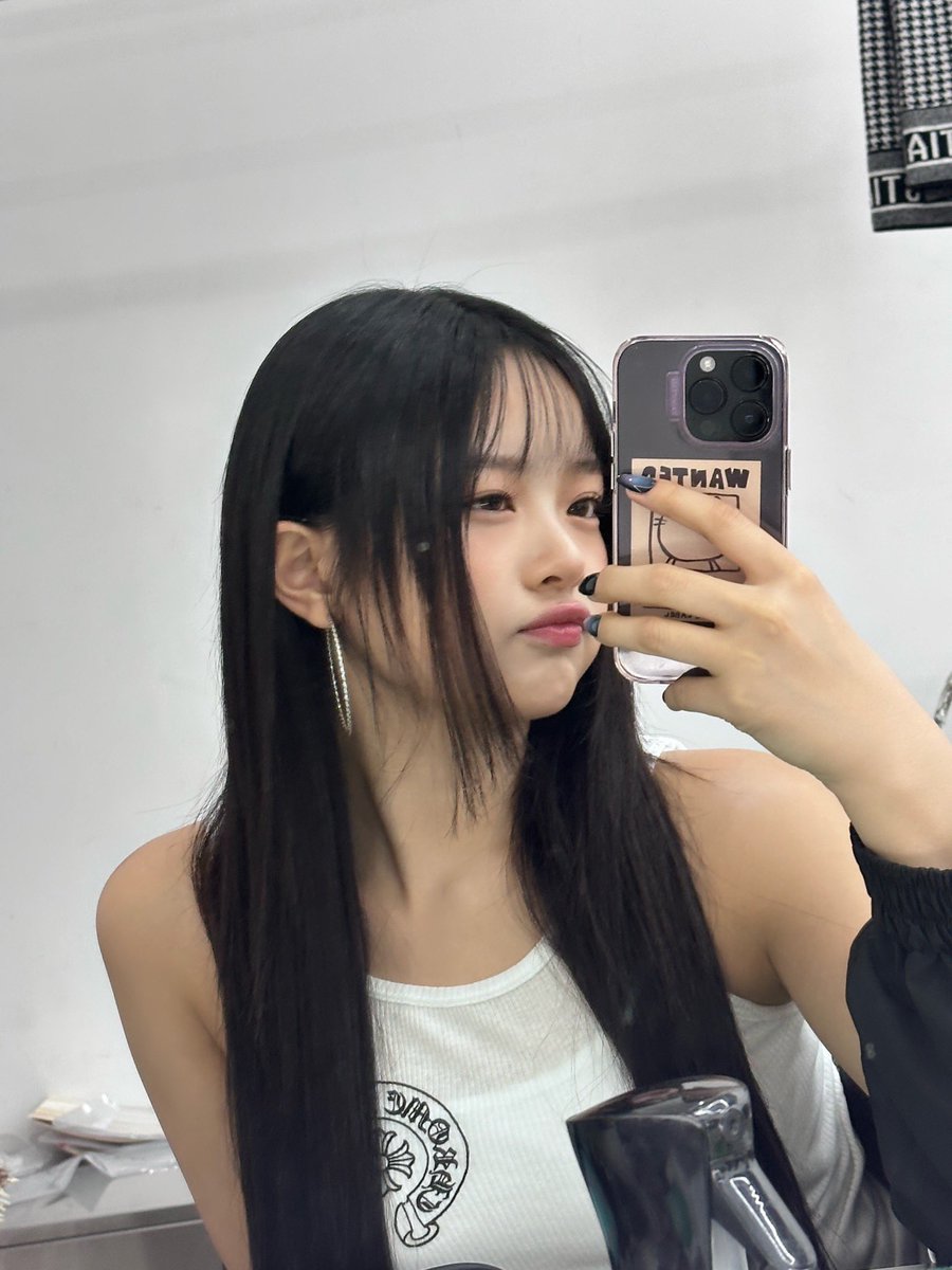 hanni 🏎️🏁 (@hannihourly) on Twitter photo 