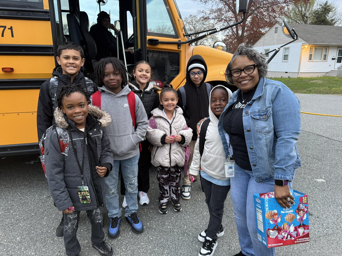 FairOaksHCPS's tweet image. The FOES admin team surprised students at the BLUE bus stops this morning with treats to reward them for coming to school! Be An Attendance H.E.R.O ( Here- Everyday- Ready- On Time). 🚌✨#Attendancematters #GrowingGreatness