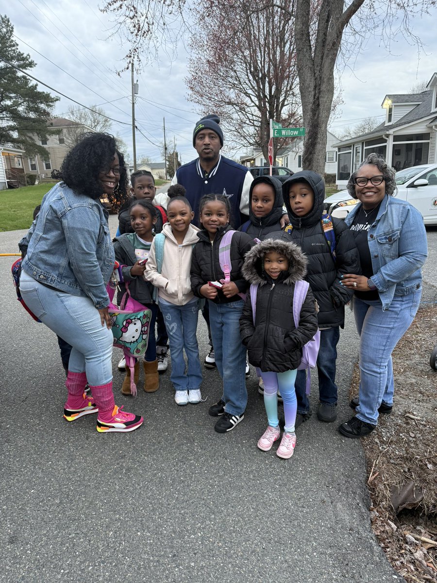 FairOaksHCPS's tweet image. The FOES admin team surprised students at the BLUE bus stops this morning with treats to reward them for coming to school! Be An Attendance H.E.R.O ( Here- Everyday- Ready- On Time). 🚌✨#Attendancematters #GrowingGreatness
