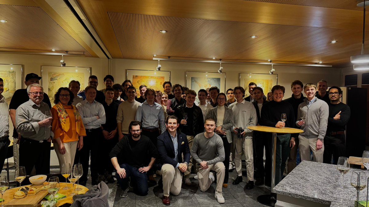 Unsere diesjährige Hauptversammlung ist passé! Was die Diskussion über eine kantonale Initiative, die Vorstellung einer neuen Regionalsektion und zwei jungfreisinnige Gemeinderäte aus dem Berner Oberland zu Besuch zeigen: Der Berner Jungfreisinn ist aktiver denn je! 💙