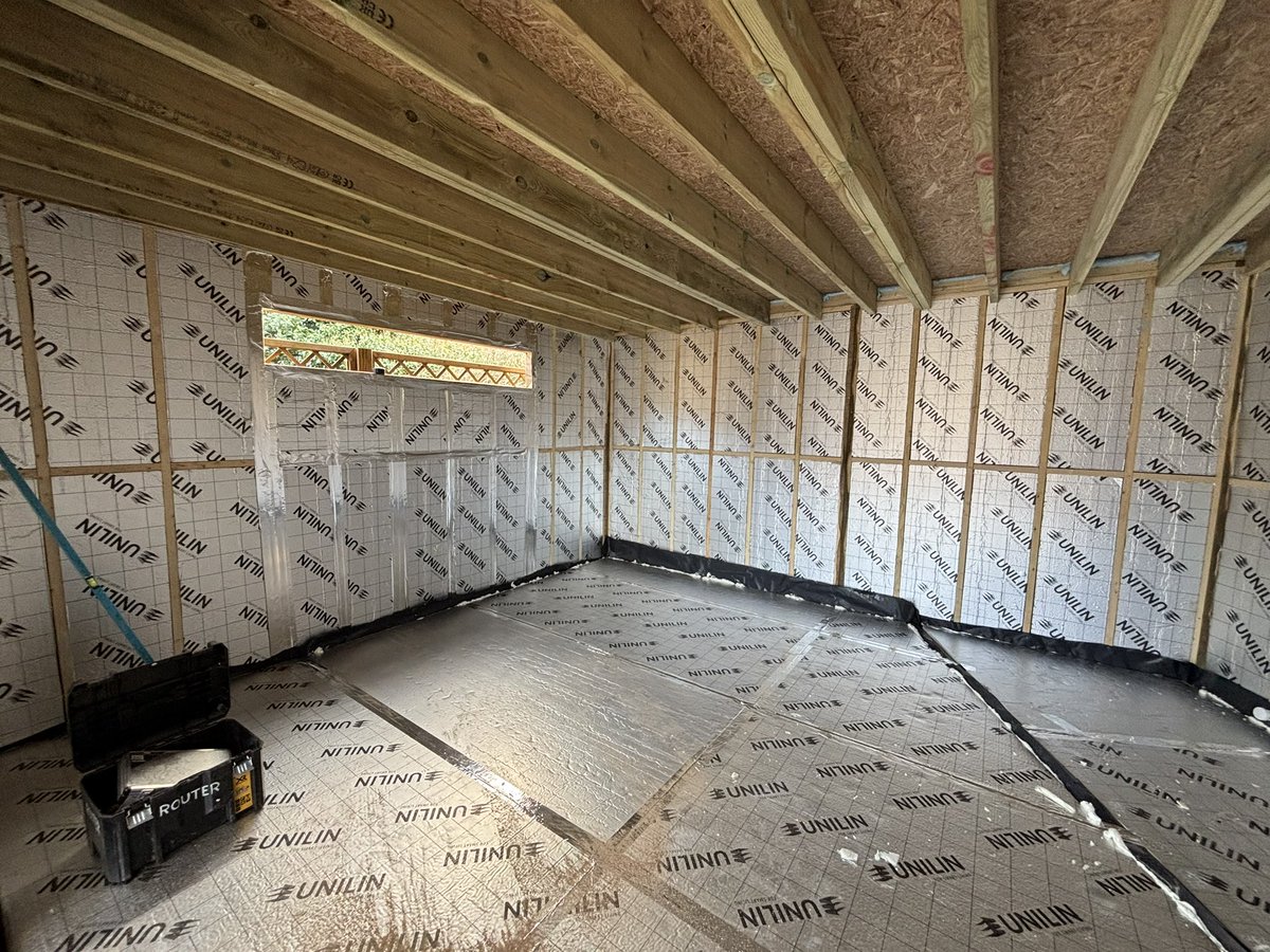 Get HandsOn tweet media