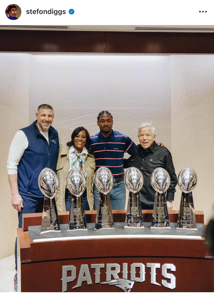 Wonder if Diggs ever took pics like this in Buffalo?🤔