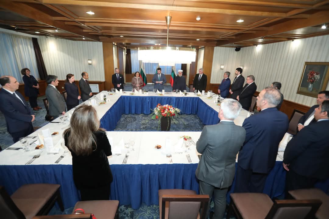 شاركت القائم بأعمال السفارة  بالإنابة السيدة/ بشرى الطراح مأدبة الإفطار الرمضانية التي أقامها معالي وزير الخارجية البلغاري السيد/ غيورغ غيورغييف وهي الأولى من نوعها 
على شرف أصحاب السعادة السفراء العرب  رؤساء البعثات والقائمين بالأعمال المعتمدين في صوفيا