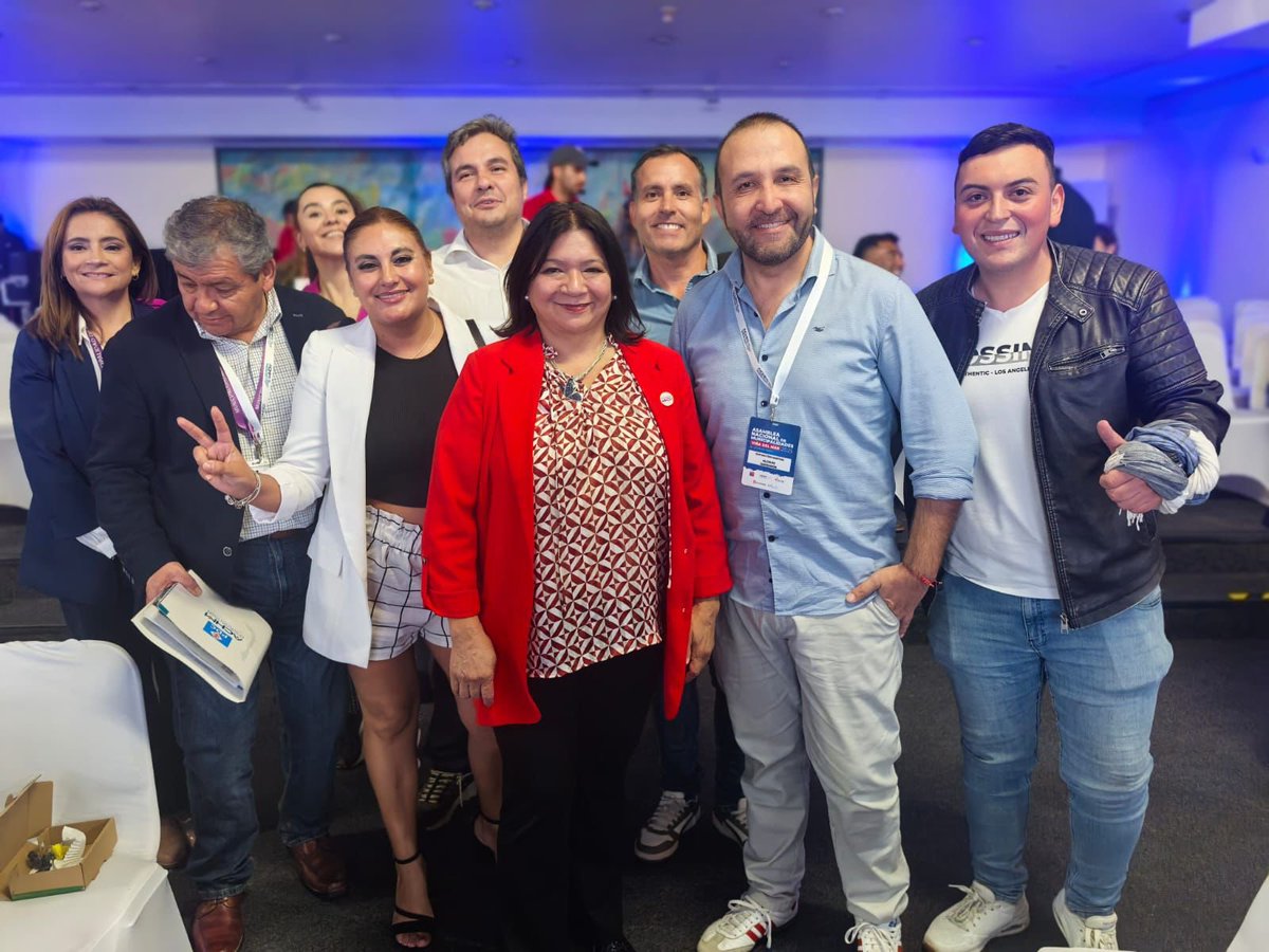 Agradecemos el comprometido trabajo de nuestros alcaldes <a href="/ClaudiaPizarro/">Claudia Pizarro</a> y <a href="/GustavoToroSR/">Gustavo Toro - San Ramón</a> quienes en unidad y con fuerzas progresistas participaron de la elección de la <a href="/AChMChile/">ACHM Asociación Chilena de Municipalidades</a> 

Serán dos grandes integrantes del directorio y seguirán trabajando por todo el mundo municipal.