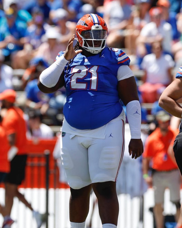 フロリダ大DTデズモンド・ワトソンは、6フィート6インチ、464ポンドの