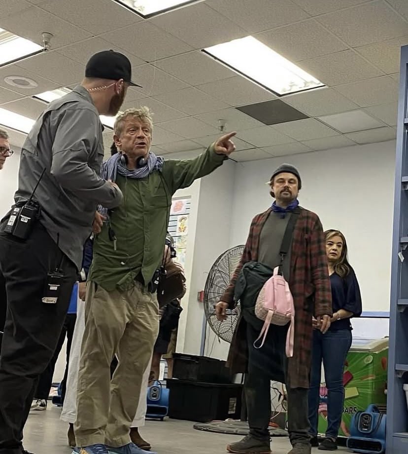 dailyleodicapri's tweet image. Bae Leonardo DiCaprio behind the scenes on set of One Battle After Another.

(credit: therealfitfamelpaso on IG)

#LeonardoDiCaprio
#OneBattleAfterAnother