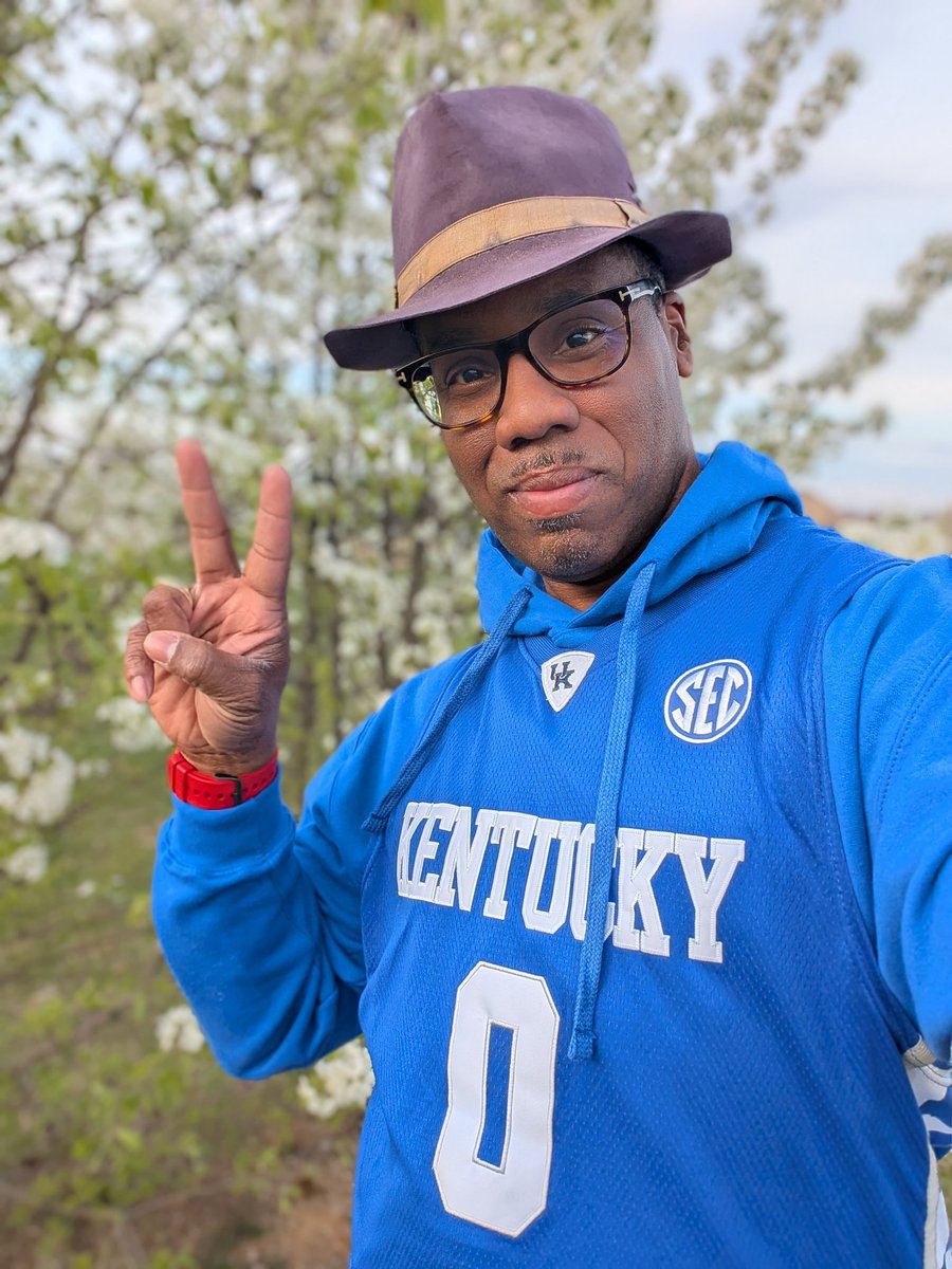 Whooa... C-A-T-S, Cats, CATS, CATS!!! Go Big Blue! 🏀🐯💪🏾 #KentuckyWildcats #BBN #MarchMadness #SweetSixteen