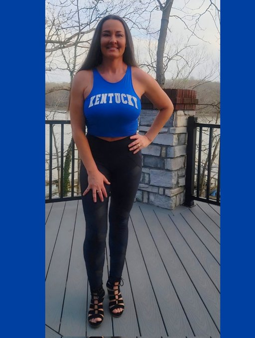 Watch FitLakeMomma 🦋 6️⃣7️⃣K's leaked NSFW photo on TwXstars