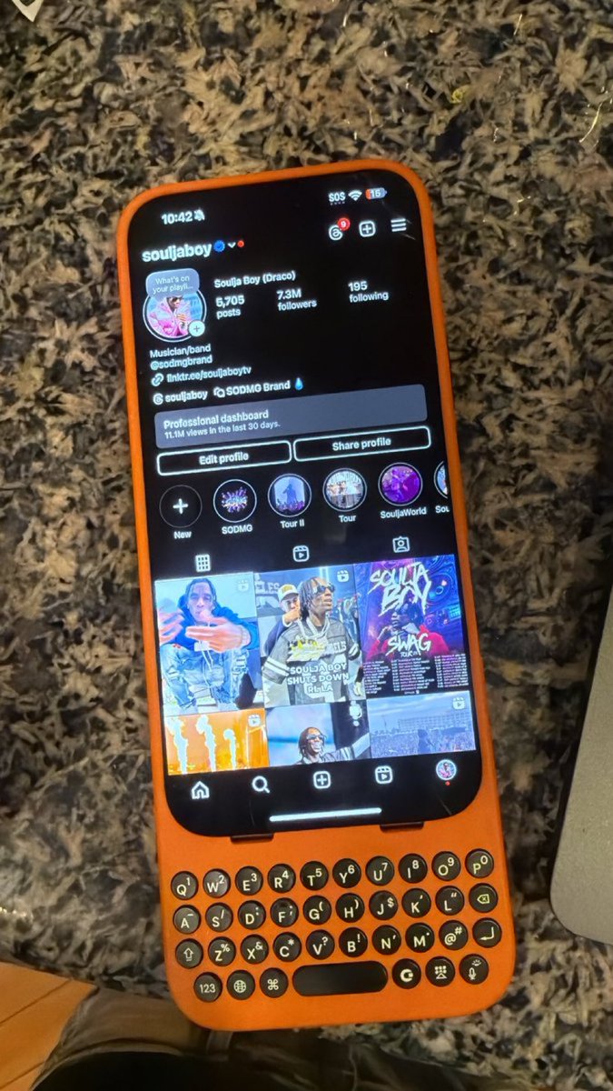 Daily Loud tweet media