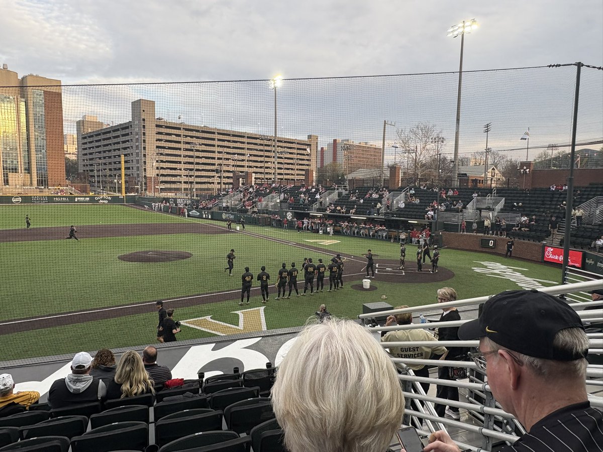 Hogs vs Vandy!! Go Hogs!!! Game 1!!! <a href="/PhilElsonPxP/">Phil Elson</a> <a href="/RazorbackBSB/">Arkansas Baseball</a>