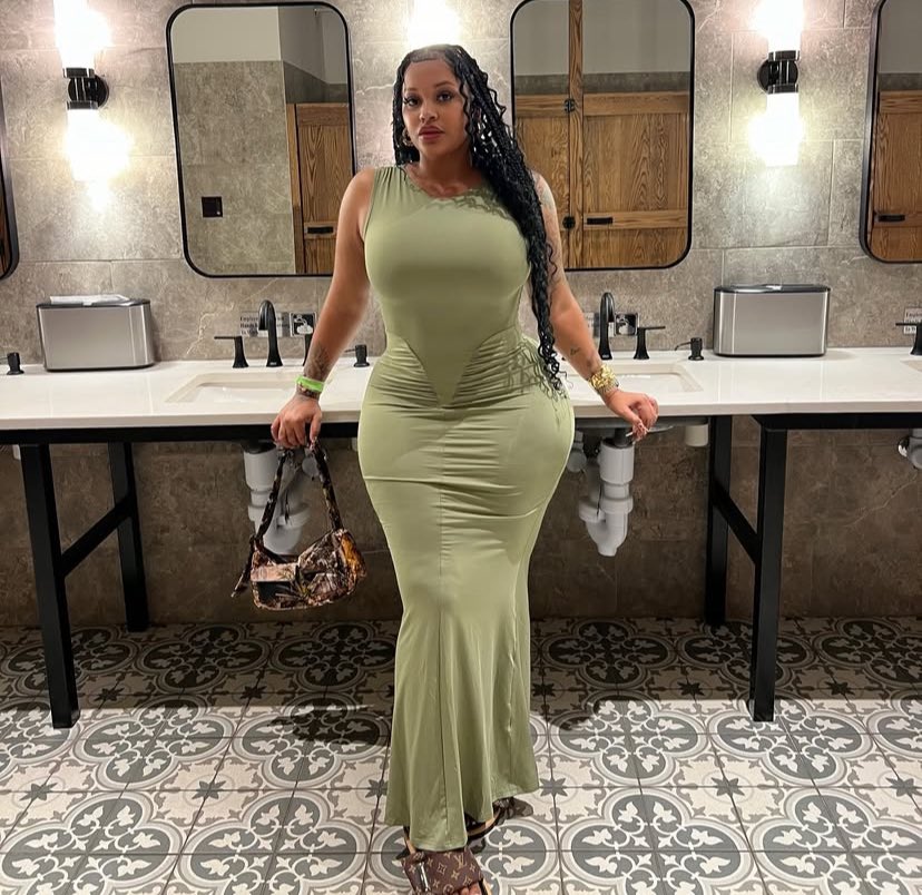 Who’s gonna take me out for dinner 🫶📸