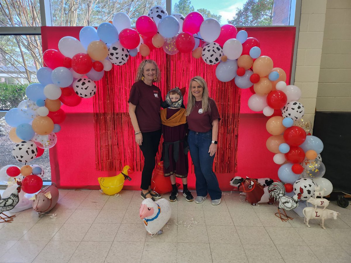 sfltrojans's tweet photo. So excited to welcome our new Trojans today at Kindergarten Registration! https://t.co/cfGHFfuqUq