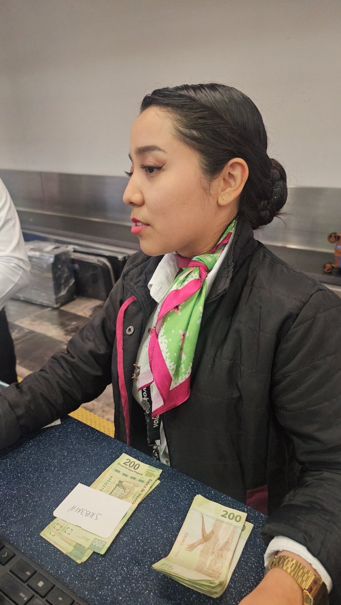 sornorma1's tweet photo. @viajaVolaris @MawwGonzalez Y qué harán @viajaVolaris con un nuevo caso en #Cancun sobre #Volaris  que ubican a Victoria González Bautista y Jessica Torres Vásquez como parte de una red de empleadas en #CANCUN que meten #droga a maletas y luego extorsionan a pasajeros. @FGRMexico @ASURMexico https://t.co/UrxOknaSaO