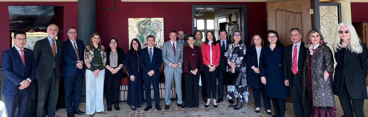 Julia Villatoro (@juliavillatorot) on Twitter photo Damos la bienvenida a <a href="/rafaelmgrossi/">Rafael Mariano Grossi</a> como miembro honorario del Decanato del Cuerpo Diplomático de Países de ALC acreditados en Austria. 👏🏻
Muchas gracias <a href="/jfacetti/">J.F.Facetti</a> por organizar el exitoso evento en el que se entregó la respectiva placa y sostuvimos un nutrido intercambio. Damos la bienvenida a <a href="/rafaelmgrossi/">Rafael Mariano Grossi</a> como miembro honorario del Decanato del Cuerpo Diplomático de Países de ALC acreditados en Austria. 👏🏻
Muchas gracias <a href="/jfacetti/">J.F.Facetti</a> por organizar el exitoso evento en el que se entregó la respectiva placa y sostuvimos un nutrido intercambio.