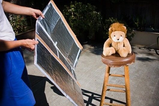 VogueVisionPro's tweet photo. No fancy lighting? No problem! ✨ 📷 Use a white foam board to reflect natural light onto your face for an even glow. 📷 DIY light bounce = pro-level photos! Try it &amp; see the difference  #VogueVisionPro https://t.co/VmgEMOFkVA