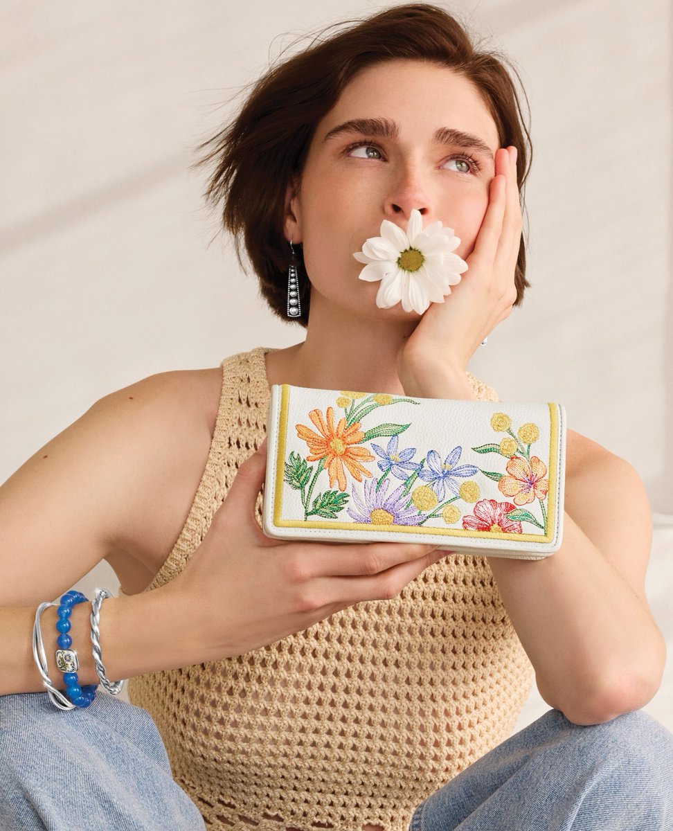 Step into spring with Catherine Hong’s latest masterpieces. The Sydney Collection handbags bloom with intricate floral embroidery and hand-painted details, bringing an artist’s vision to life.
