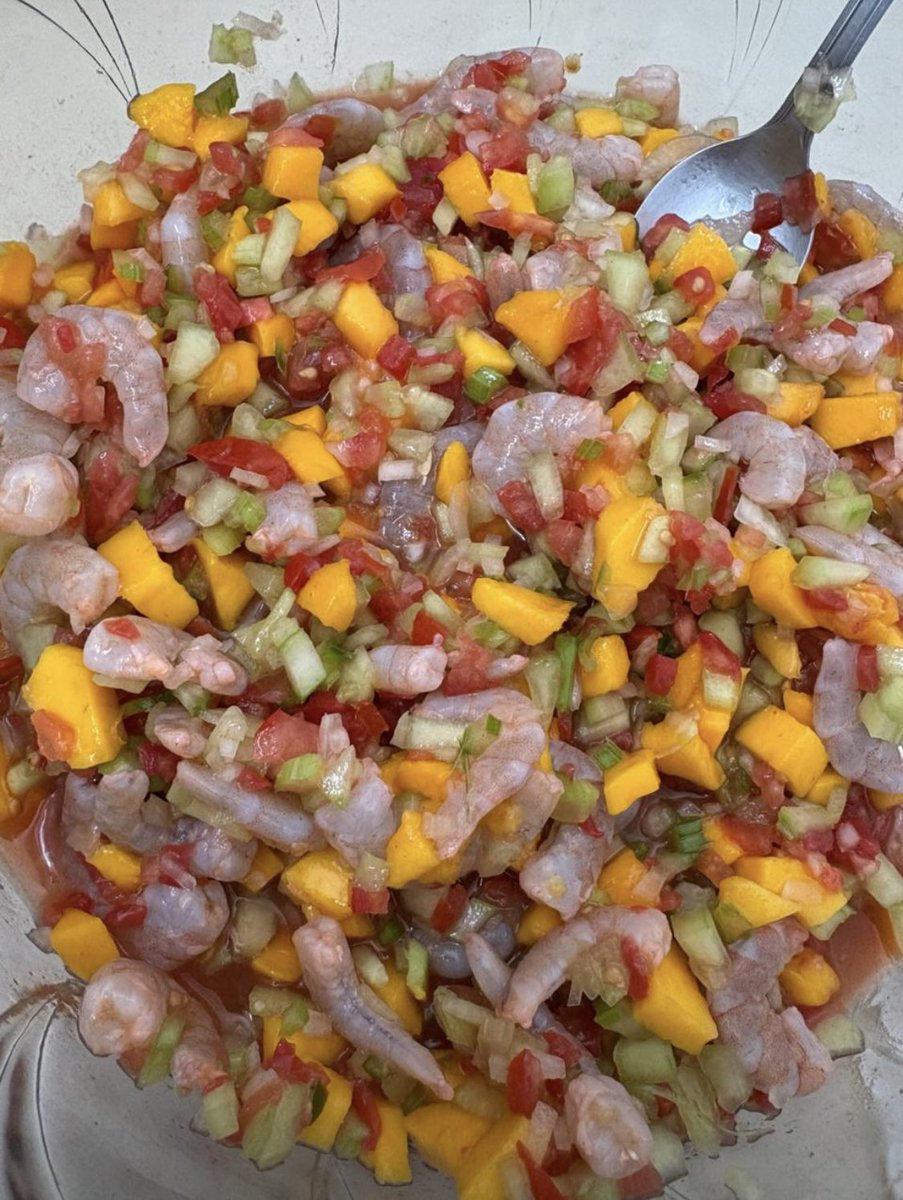 GabyEnDesAmor's tweet photo. ยฟLes contรฉ que tengo un jefe muy agradable?
Hoy preparรณ un ceviche tropical, como lo llaman en Mazatlรกn.
Activando el #ModoSaludable https://t.co/aSdXaOd5Ow