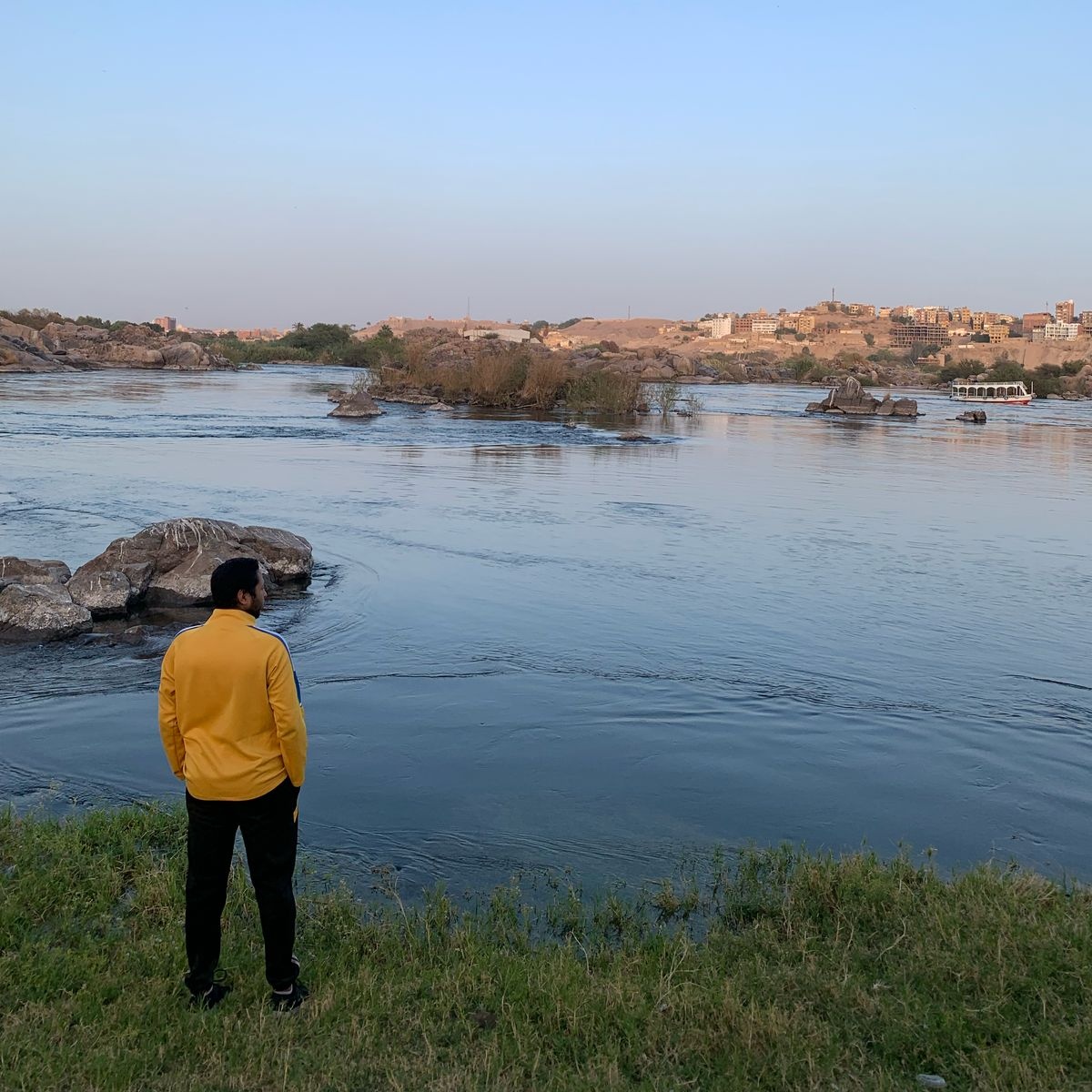 #صورة_ملف_شخصي_جديدة
الماء والخضره والضهر الحسن 💛