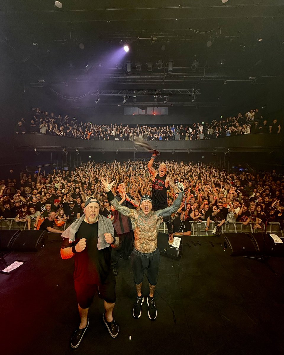 NIJMEGENNNNN!!!!!! HELL YEAH THAT WAS INSANE. SOLD OUT. BODIES FLYING EVERYWHERE. THANK YOU ALL FOR COMING OUT AND GIVING US 100%.