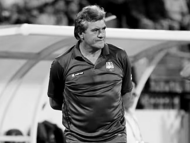 MillosFCoficial's tweet photo. Millonarios FC lamenta el fallecimiento de Armando “Piripi” Osma. Elevamos nuestras oraciones por su alma y enviamos un saludo de fortaleza para sus familiares y amigos. QEPD https://t.co/ECpWE5QVRY
