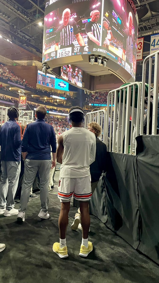 Tahaad Pettiford taking in some Michigan State and Ole Miss action before Auburn gets going in about an hour.