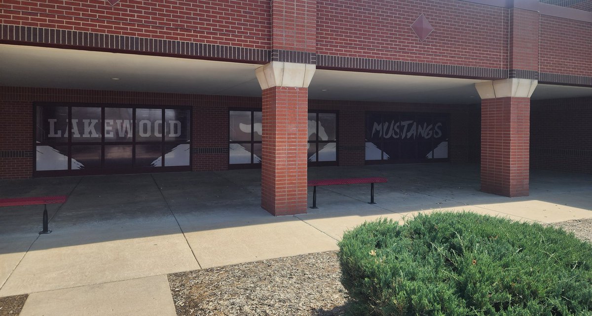 MrEmigLMS's tweet photo. Finished.....Proud of how this project turned out. It's always a great day to be a MUSTANG! (BIG THANK YOU to our LMS PTO for partnering with us and our head of building operations Mr. Owen for installation.) @USD305 @LMS_Mustangs https://t.co/HRh60R0PF8