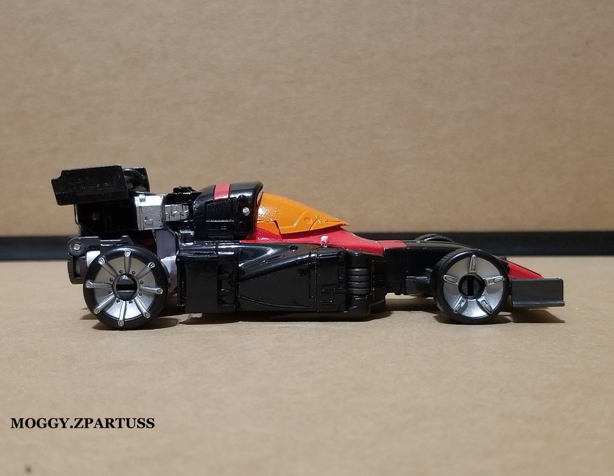 MoggyZpartuss's tweet image. Blacker (Transformers: VICTORY)
VELOCITRON SPEEDIA Crasher customized as the &quot;BRAINMASTER&quot; Blacker. #blacker #brainmaster #cybertron #transformers #victory #customtoys #toycustoms #toycustomizer