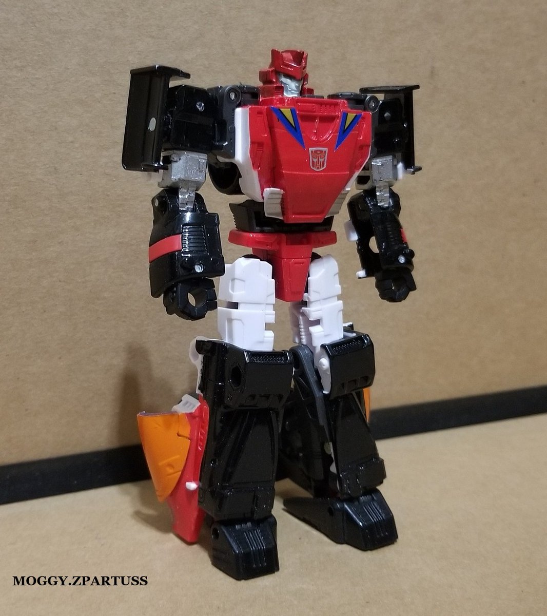 MoggyZpartuss's tweet image. Blacker (Transformers: VICTORY)
VELOCITRON SPEEDIA Crasher customized as the &quot;BRAINMASTER&quot; Blacker. #blacker #brainmaster #cybertron #transformers #victory #customtoys #toycustoms #toycustomizer