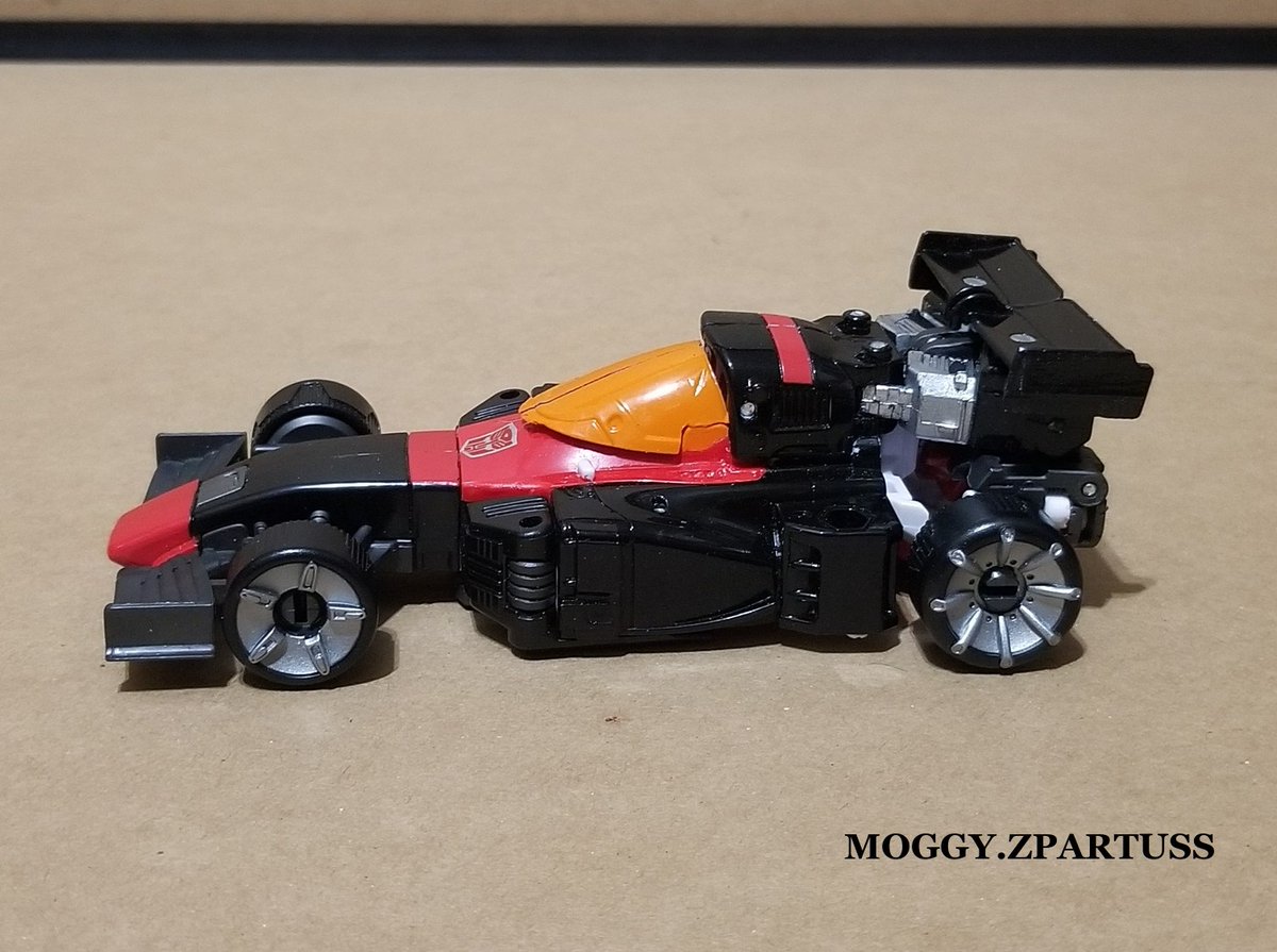 MoggyZpartuss's tweet image. Blacker (Transformers: VICTORY)
VELOCITRON SPEEDIA Crasher customized as the &quot;BRAINMASTER&quot; Blacker. #blacker #brainmaster #cybertron #transformers #victory #customtoys #toycustoms #toycustomizer