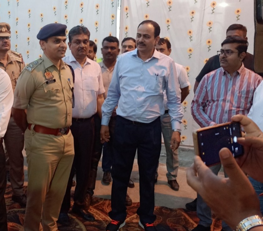 bstvlive's tweet photo. 🚔 बलरामपुर
🏢 नवनिर्मित पुलिस सहायता केंद्र का SP ने किया उद्घाटन
🔹 पुलिस सहायता केंद्र का उद्घाटन चीनी मिल्स विशुनापुर में हुआ
👮♂️ अपराधों की रोकथाम और जनता की सुरक्षा के लिए मिलेगी मदद
👮 SP विकास कुमार ने किया उद्घाटन, कोतवाली प्रभारी निरीक्षक भी मौजूद
#PoliceHelpCenter #Balrampur #SP #PublicSafety #CrimePrevention #UttarPradesh @balrampurpolice