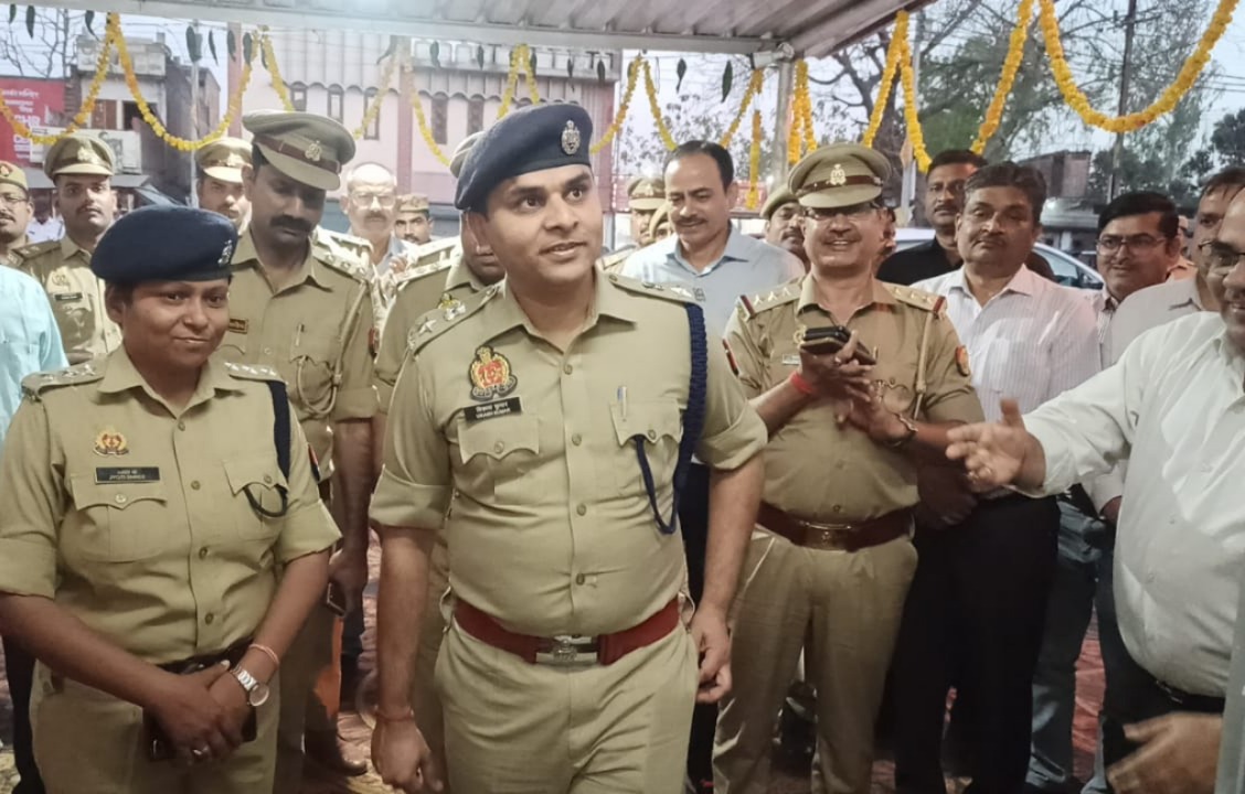 bstvlive's tweet photo. 🚔 बलरामपुर
🏢 नवनिर्मित पुलिस सहायता केंद्र का SP ने किया उद्घाटन
🔹 पुलिस सहायता केंद्र का उद्घाटन चीनी मिल्स विशुनापुर में हुआ
👮♂️ अपराधों की रोकथाम और जनता की सुरक्षा के लिए मिलेगी मदद
👮 SP विकास कुमार ने किया उद्घाटन, कोतवाली प्रभारी निरीक्षक भी मौजूद
#PoliceHelpCenter #Balrampur #SP #PublicSafety #CrimePrevention #UttarPradesh @balrampurpolice