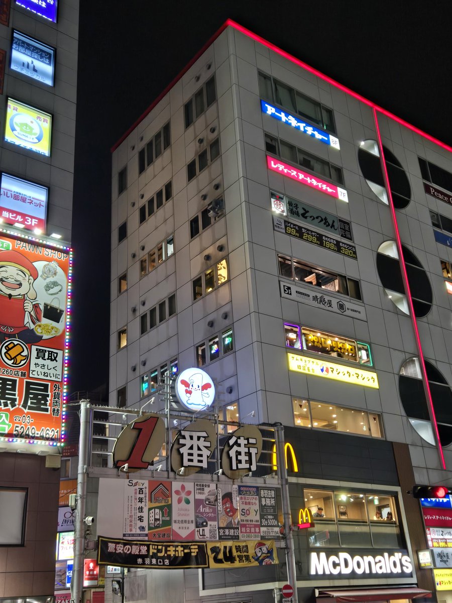 赤羽人気サウナ｢コスモプラザ赤羽｣来館。嬉しい90分1,200円。受付後ロッカー、浴室への動線良い。浴室は大塚CIOより若干小さいか。4～5人定員の高温サウナは100℃近くで熱々。天井吹抜け外気浴SPもありちゃんと整えます。コンパクトで質の高いサウナです。#サ活 #赤羽サウナ #サ旅 #ととのう #サウナ