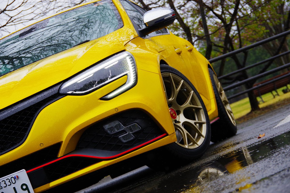 photo_ac_231022's tweet photo. 雨の日ショット📸
　
#renault  #meganerstrophy #ホイール交換 
#BBS #rev7 #ルノー #メガーヌrsトロフィー https://t.co/w29TRfMJL0