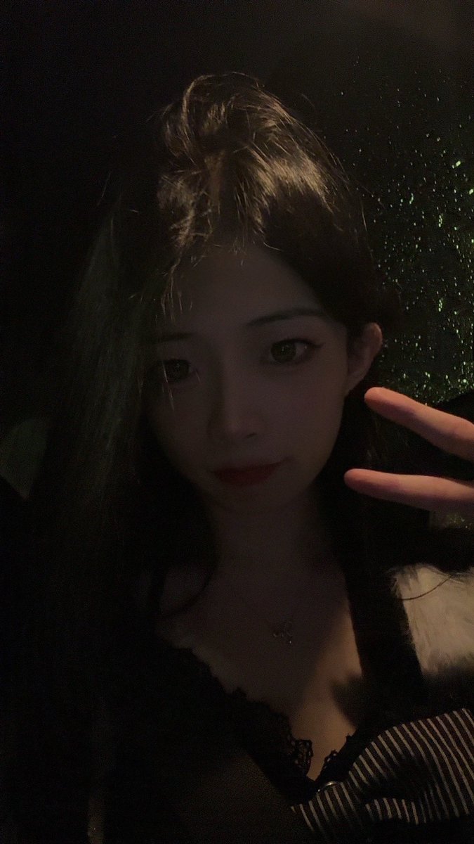 EmesJhones's tweet photo. 求4i姐姐 https://t.co/nYZAu5gbfl