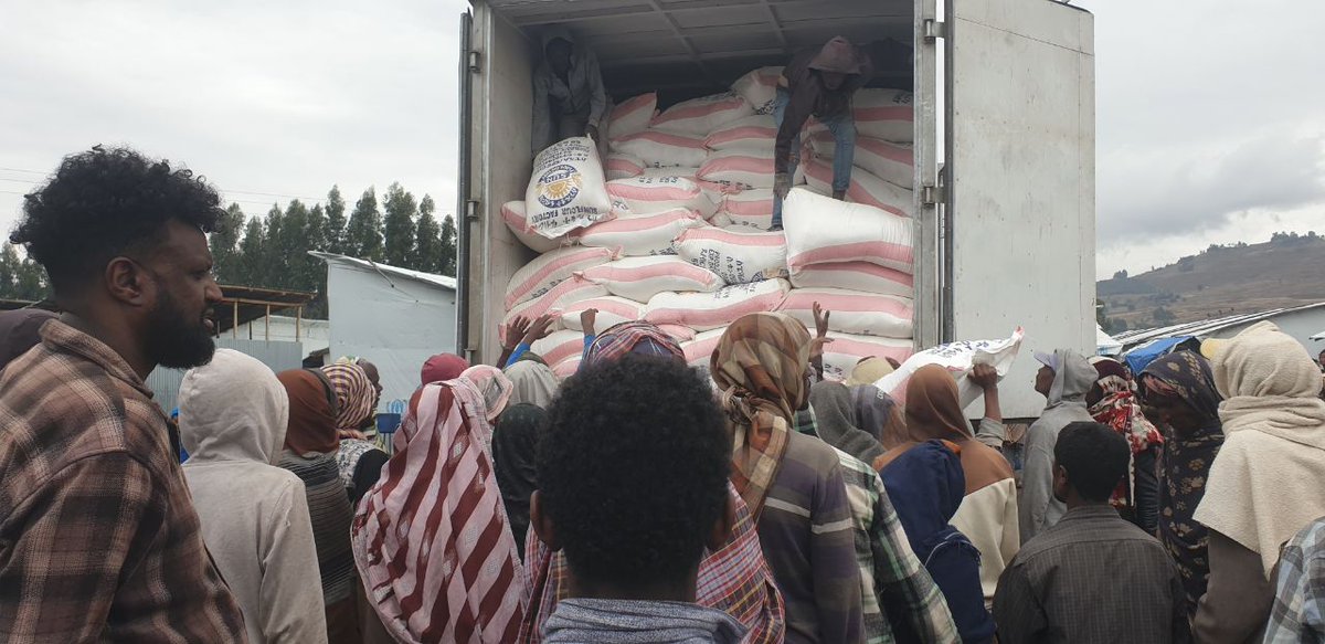 for_esd's tweet photo. 🌟 Making a Difference, One Step at a Time! 🌟
ESD has made a powerful impact by delivering over 2.4-million-birr worth of essential food and hygiene supplies to 2,400+ displaced people in Bakello IDP Camp, Debre Birhan. 
#ESD #CommunitySupport  #  #DisplacedFamilies #Humanity1st https://t.co/jsfYnDI0du